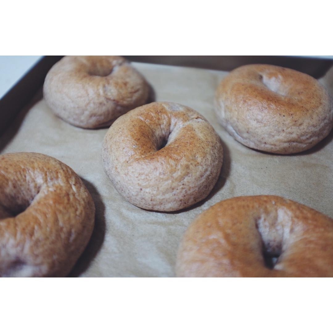 洋葱酥黑麦贝果