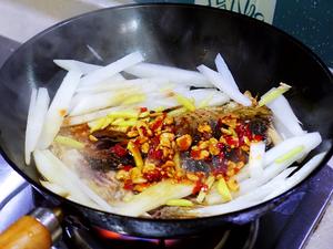 超简单！又鲜又美味的荆州草鱼火锅的做法 步骤12