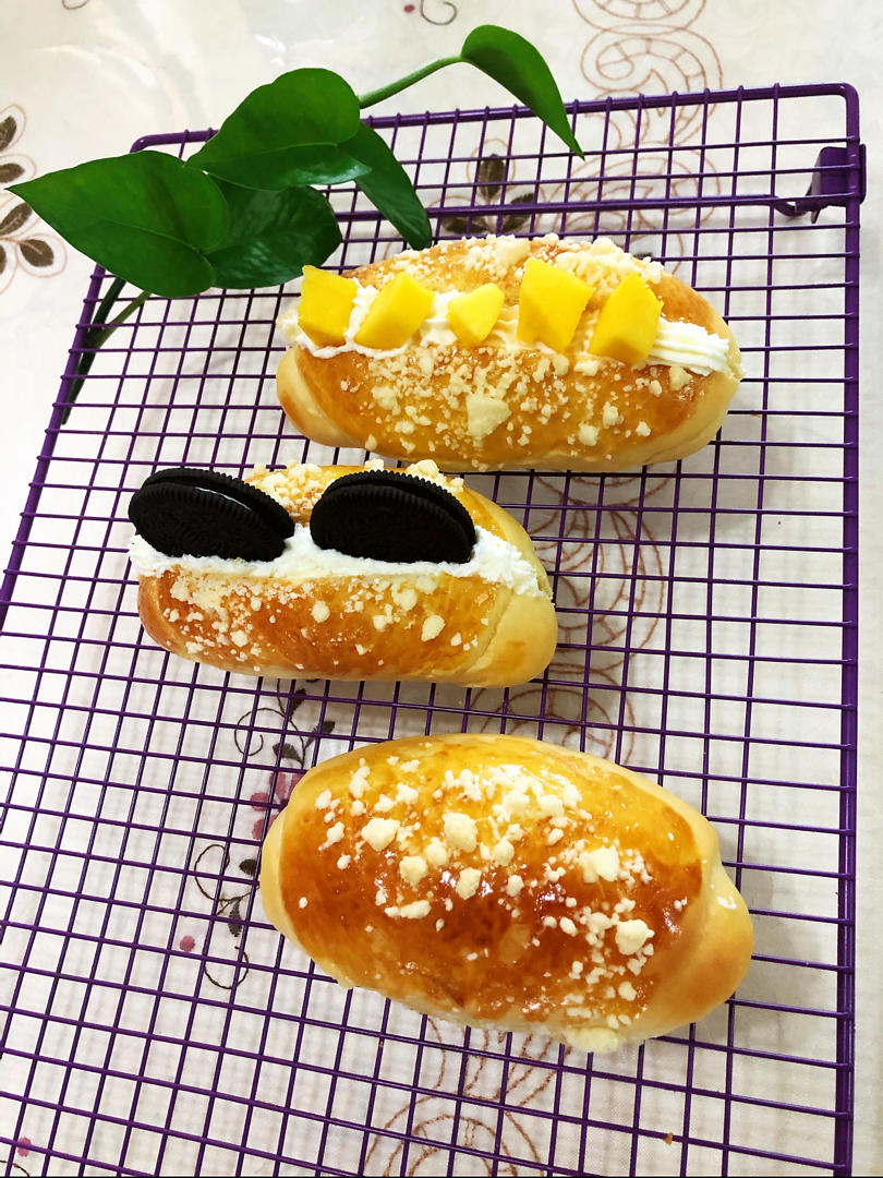 丫丫仙女做的草莓甜心面包(酸奶奶油霜)