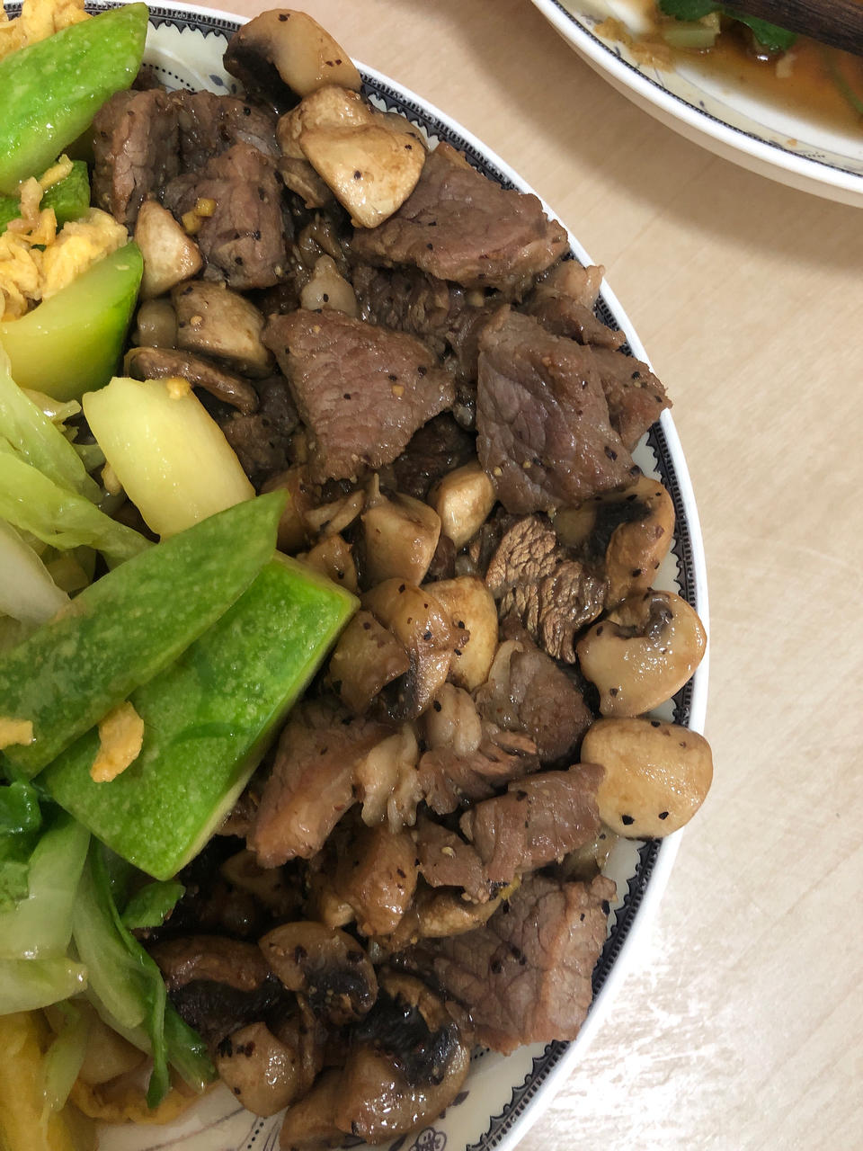 黑椒口蘑牛肉粒