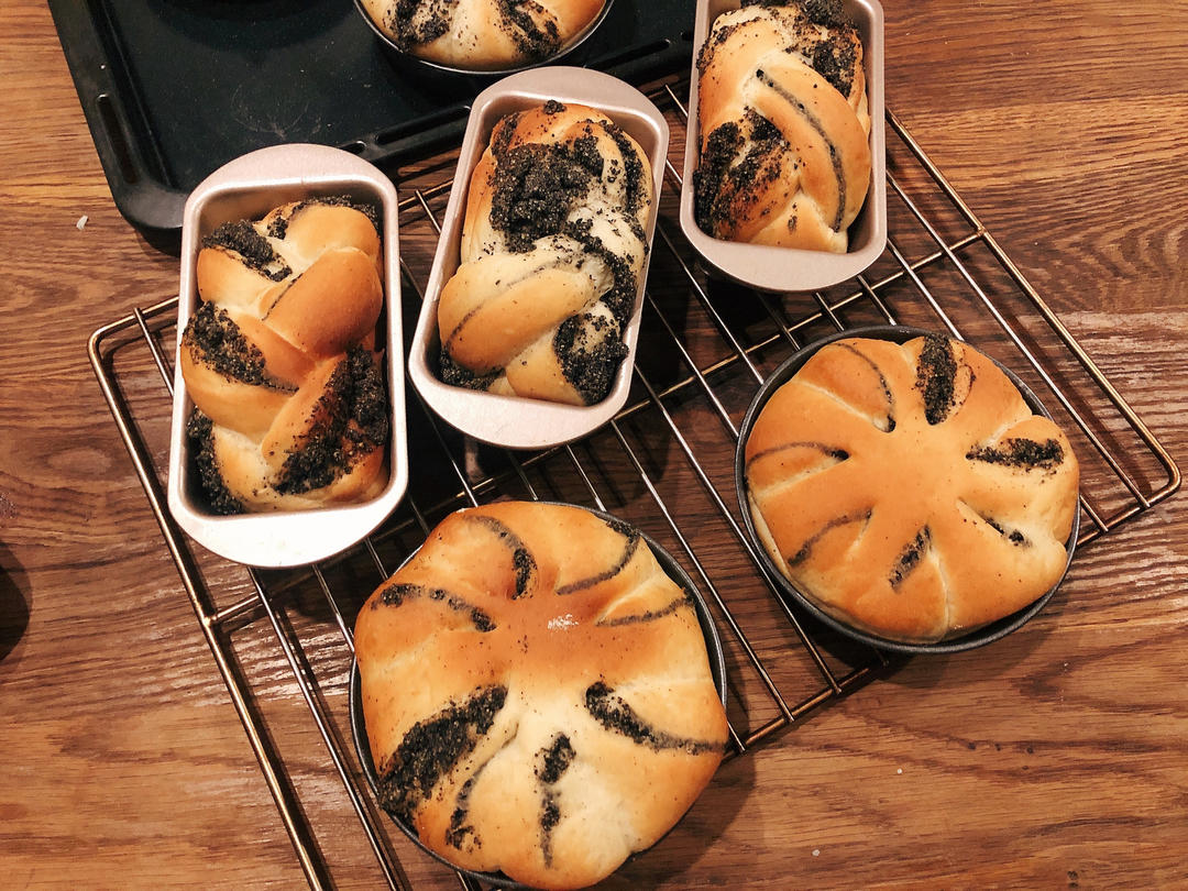 料多多系列--黑芝麻奶酥小吐司