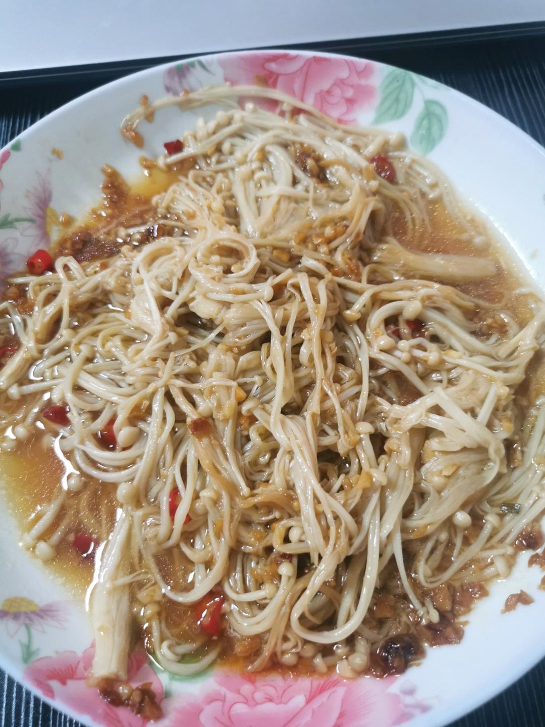 超级下饭的蒜蓉金针菇！好吃到爆