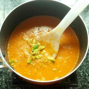 牛油果番茄汤的做法 步骤3