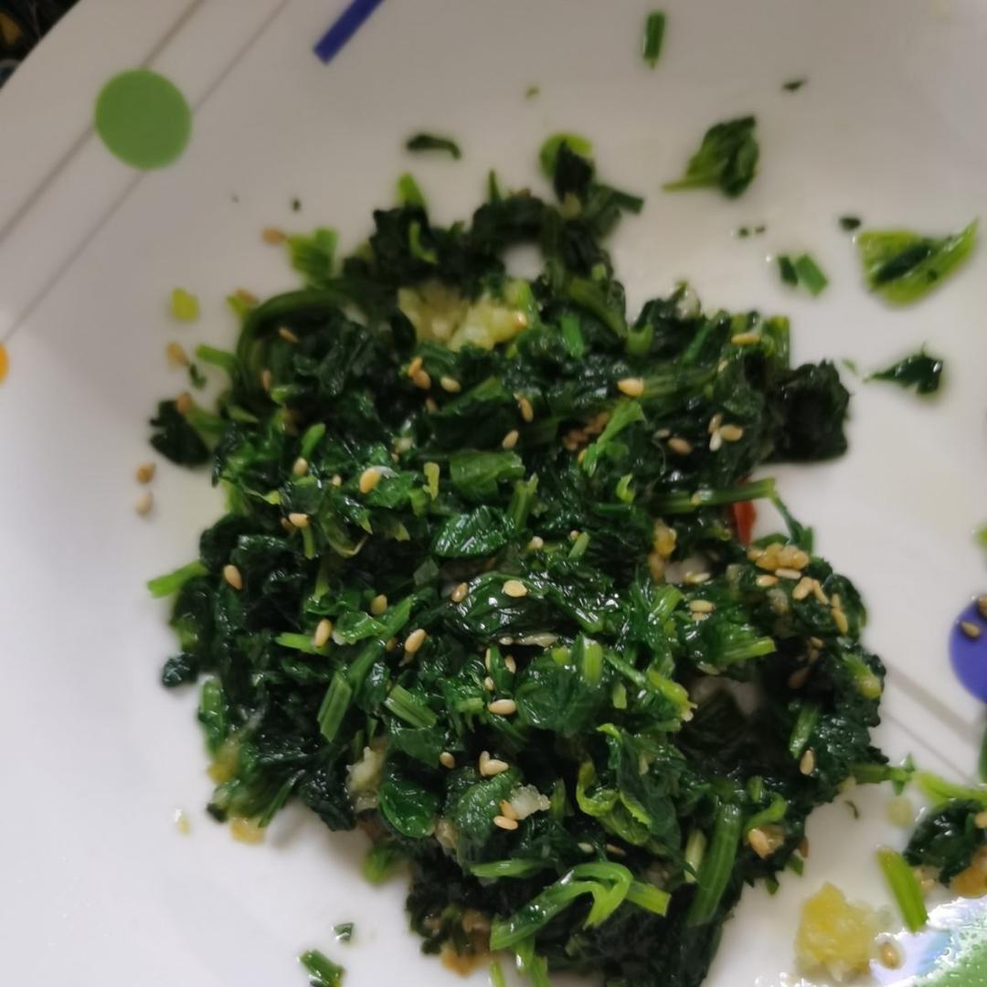 简单的凉拌芹菜叶