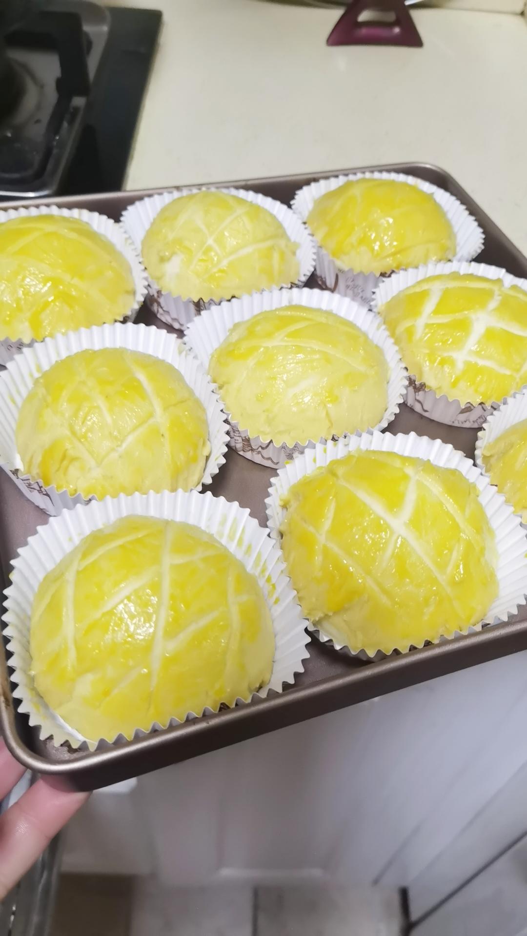 好吃到炸裂的港式菠萝包（附带制作酥皮的小视频）