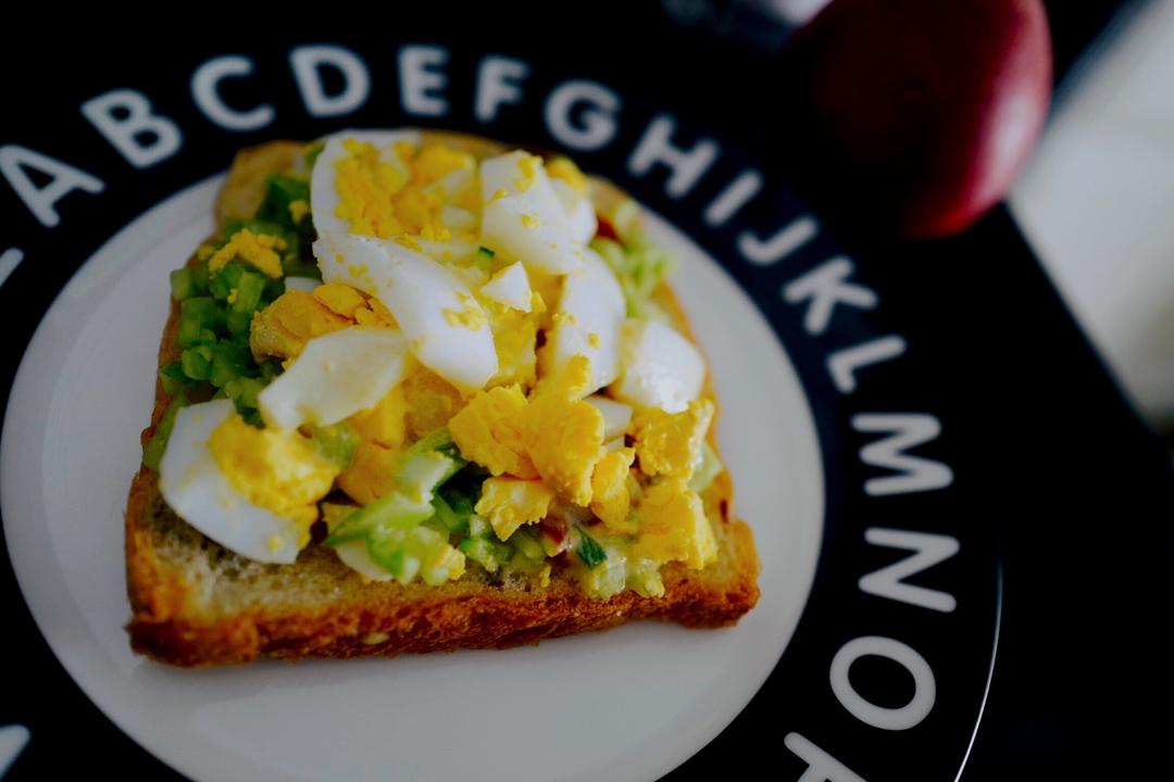 牛油果鸡蛋三明治