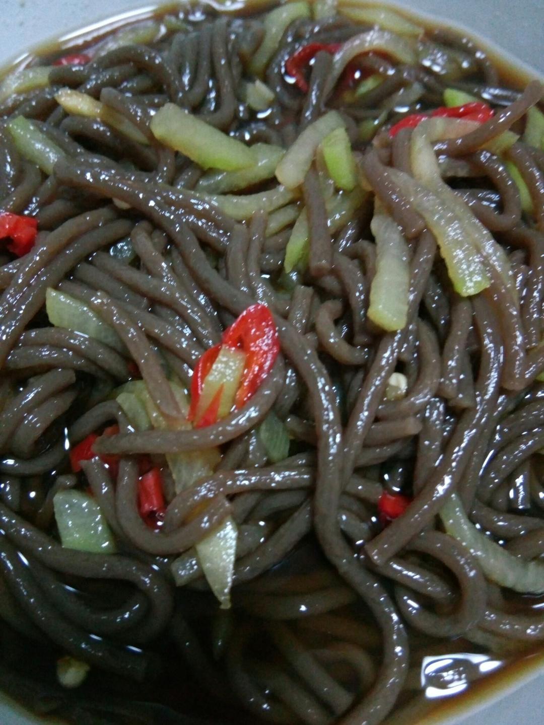 捞拌蕨根佛手瓜的做法