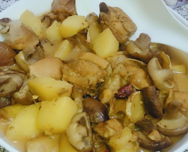 鸡腿肉炖香菇土豆