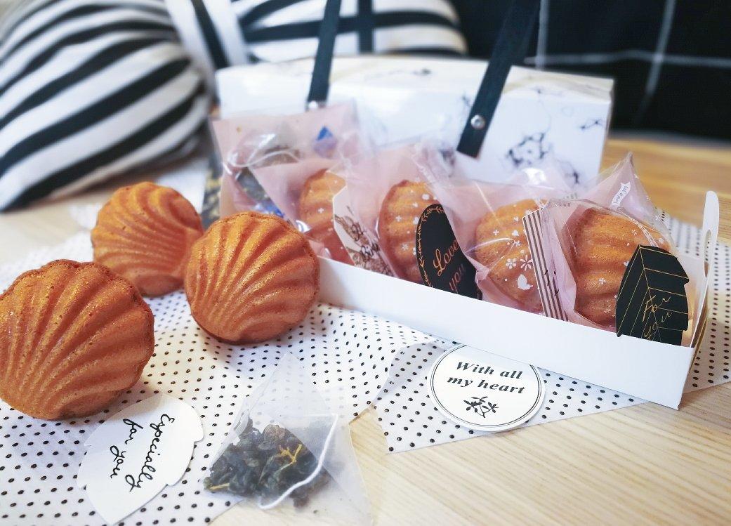 玛德琳（蓝带方）