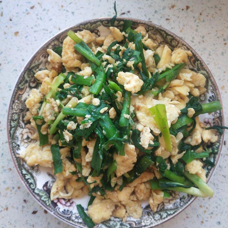 简易版韭菜炒鸡蛋（鸡蛋味道非常鲜嫩）