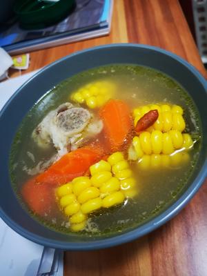 玉米红萝卜排骨汤的做法 步骤5