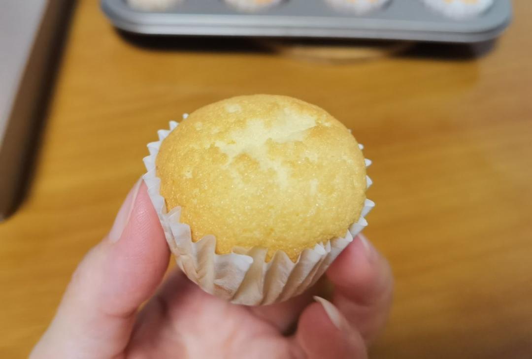 简单快速的海绵纸杯蛋糕