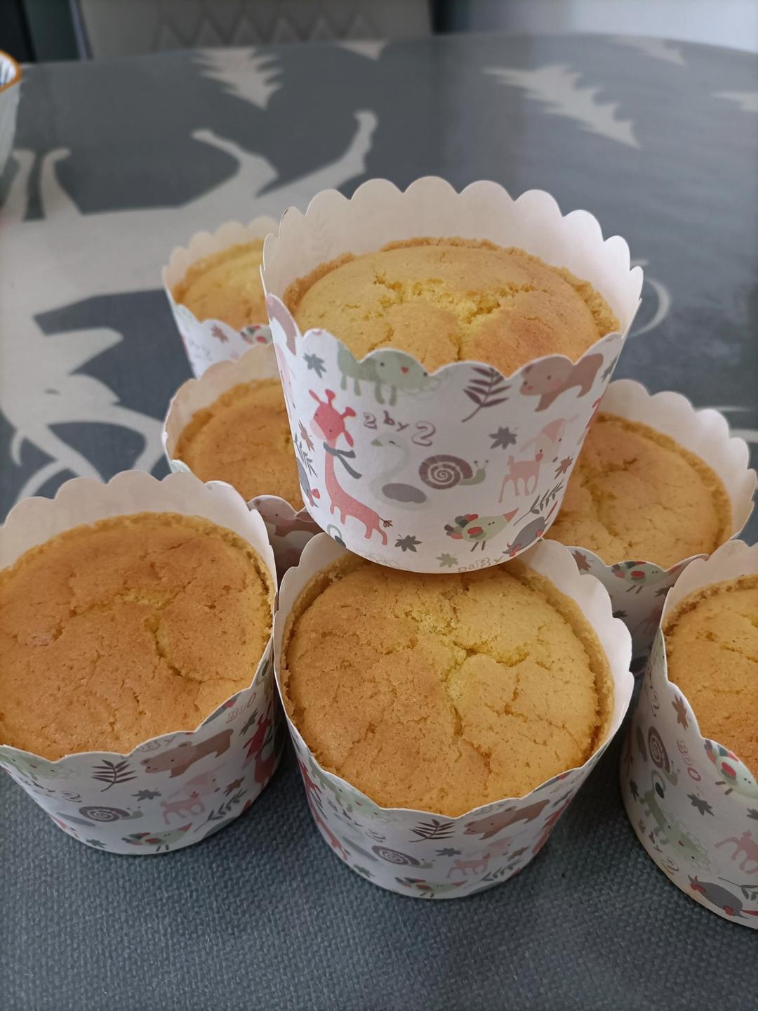 蜂蜜牛奶纸杯蛋糕
