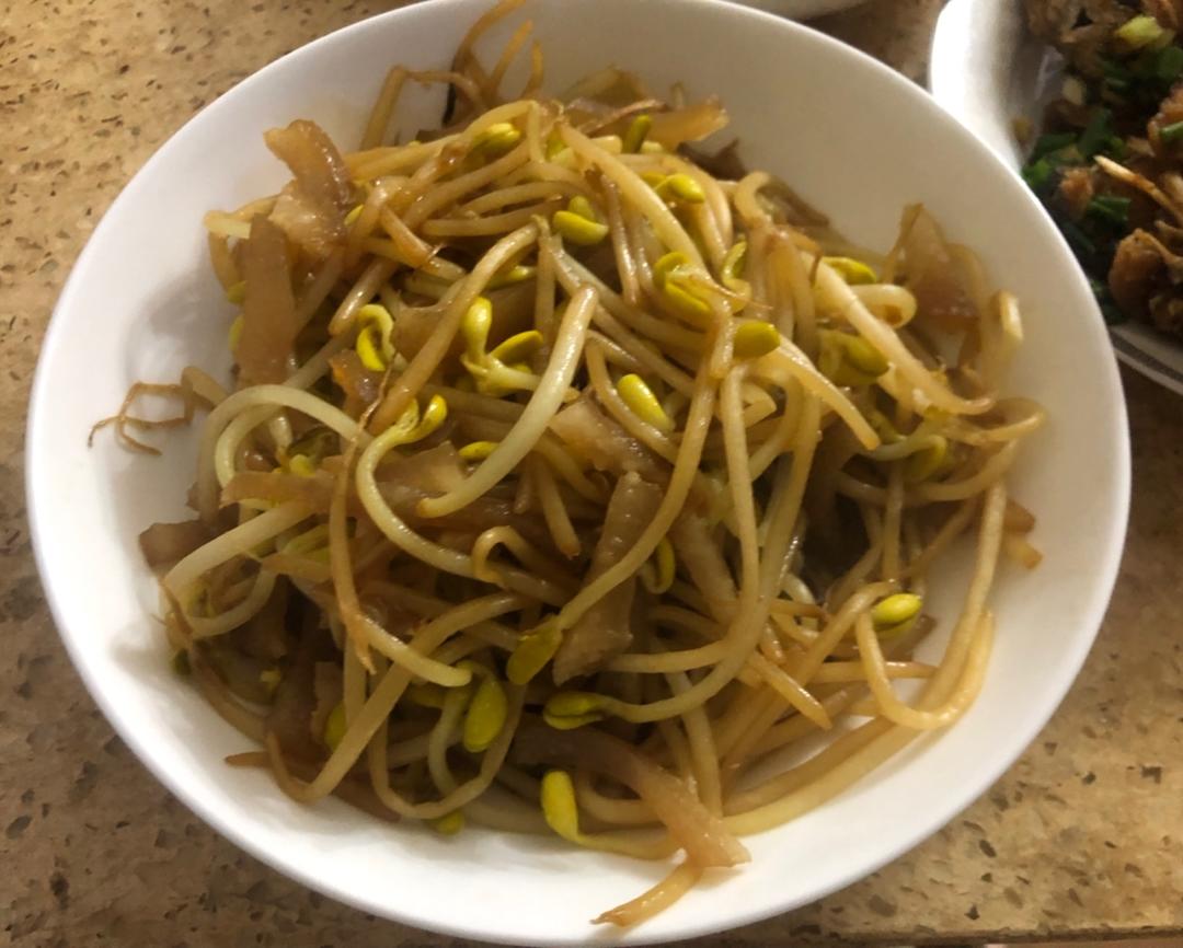 黄豆芽炒猪皮