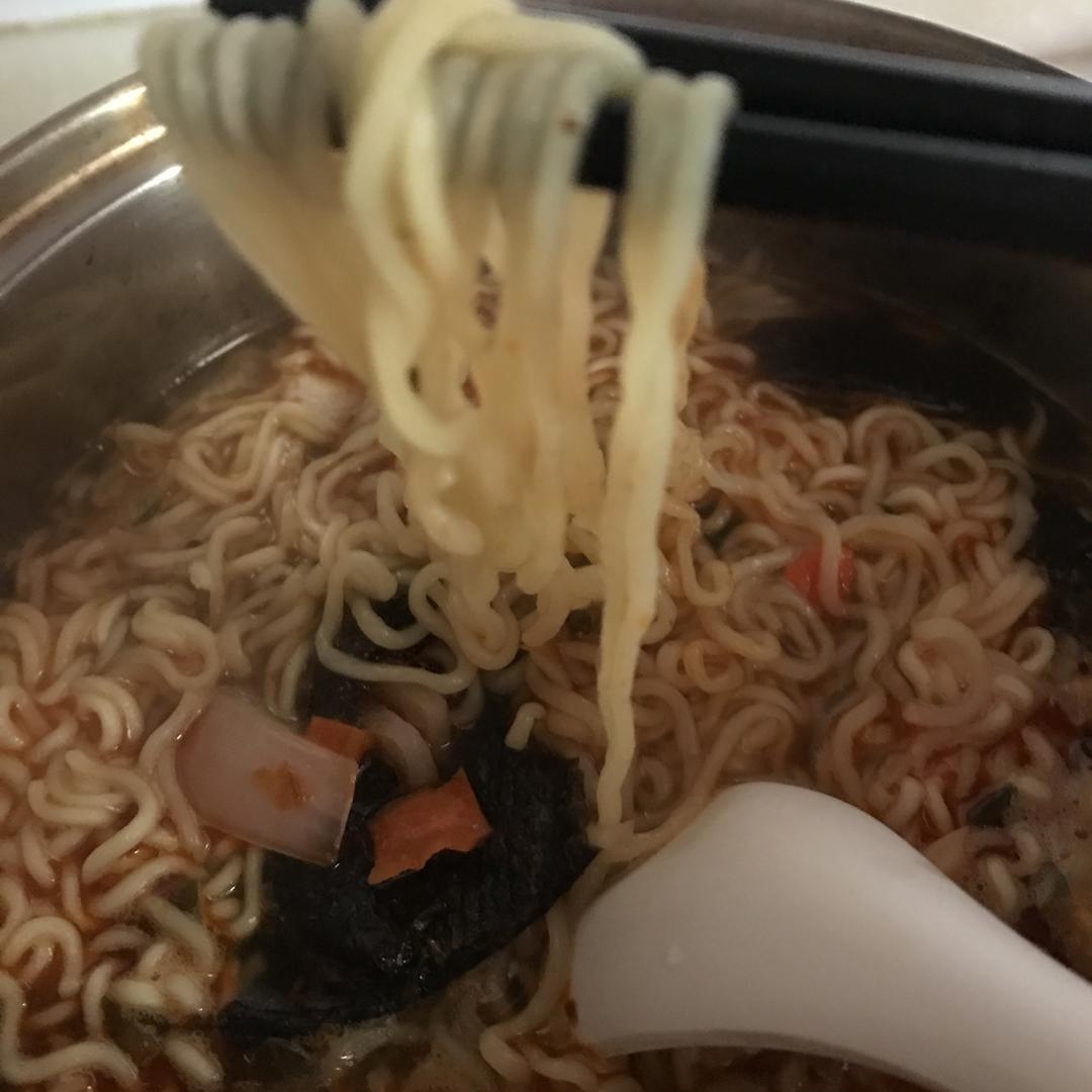 满足食欲的深夜秘密 森系浓香泡面