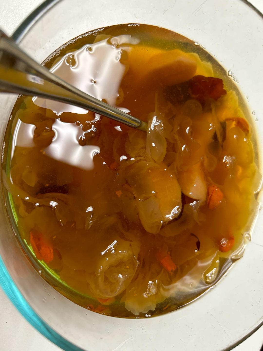 冰糖雪梨银耳红枣枸杞汤（止咳化痰润肺）