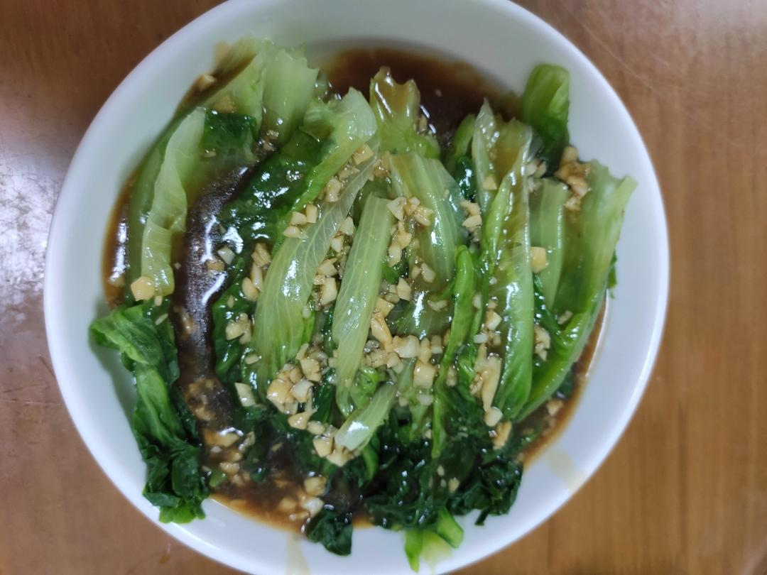 蒜蓉蚝油生菜，清脆爽口，色香味俱全