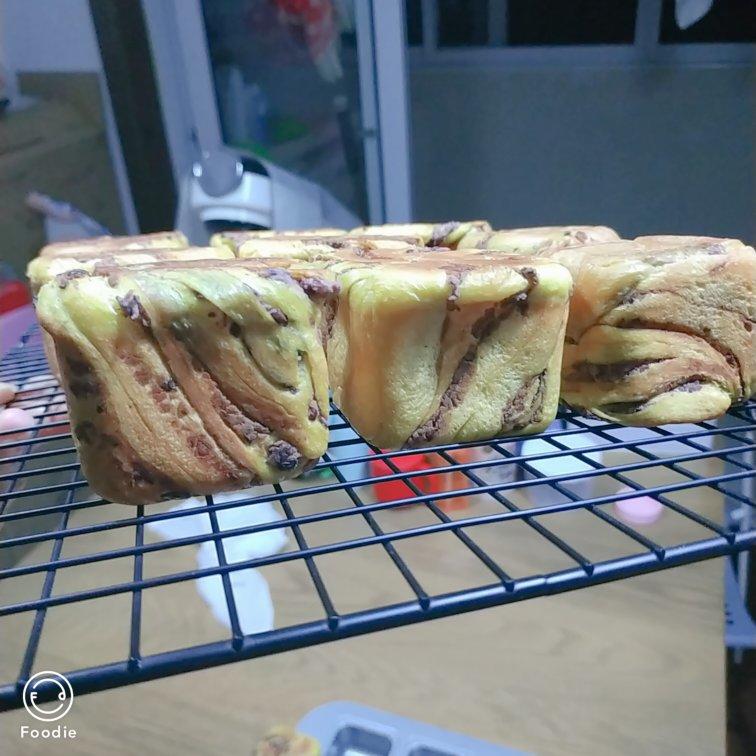南瓜豆沙小方块面包
