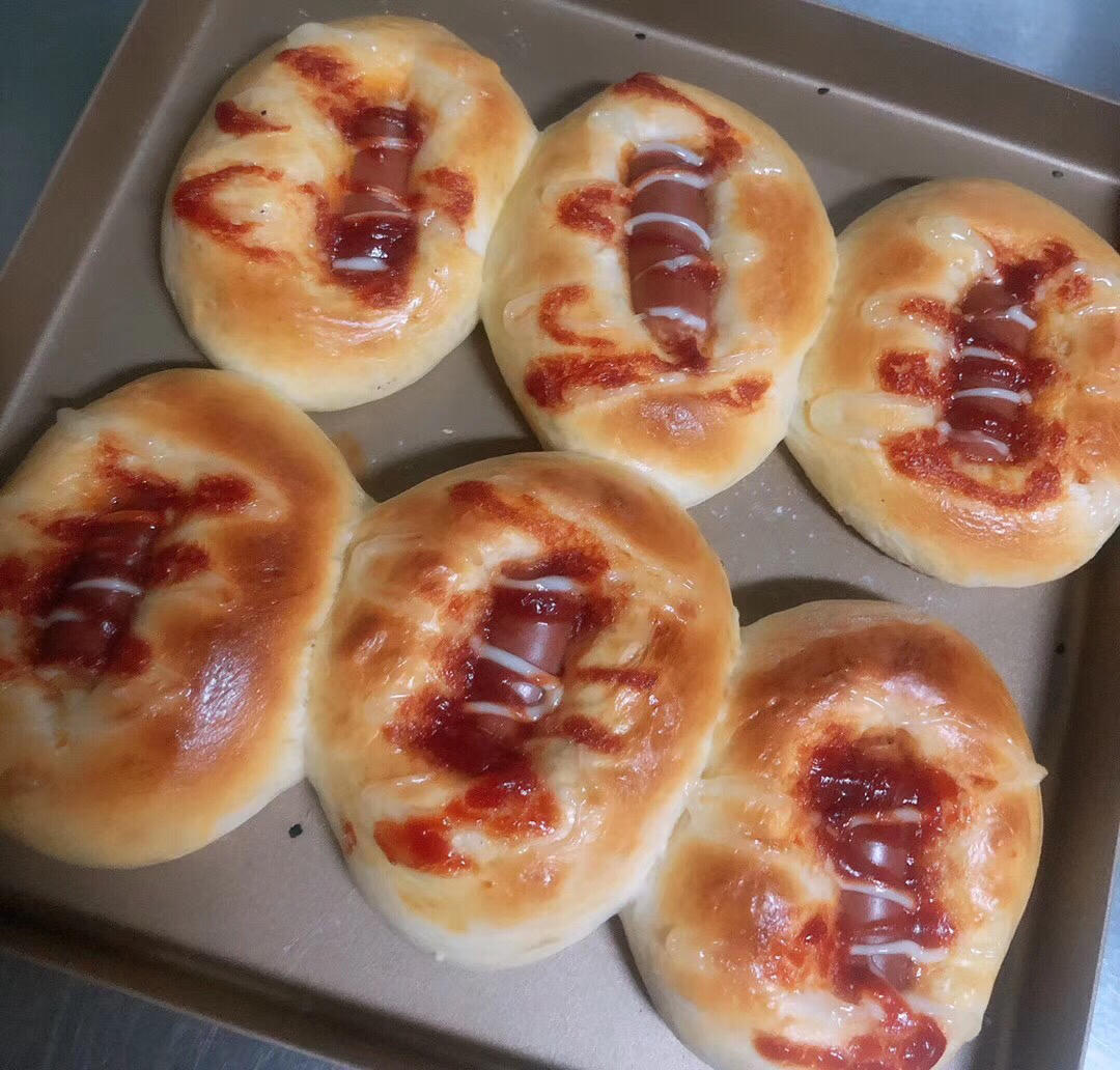 脆皮肠仔餐包