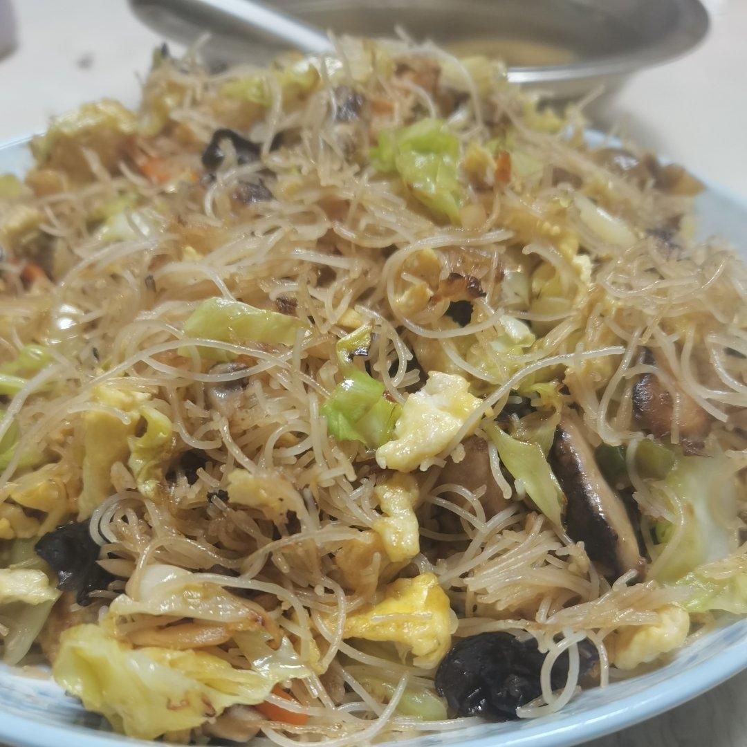 包菜粉丝炒鸡蛋