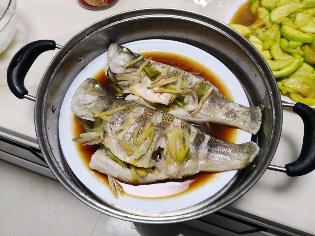 豉油清蒸鱼 清蒸鲈鱼