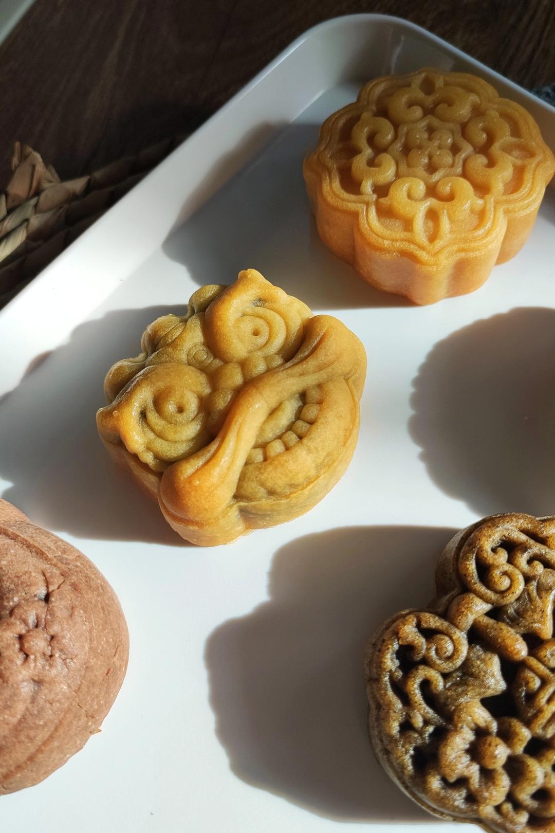 广式月饼—蛋黄莲蓉月饼