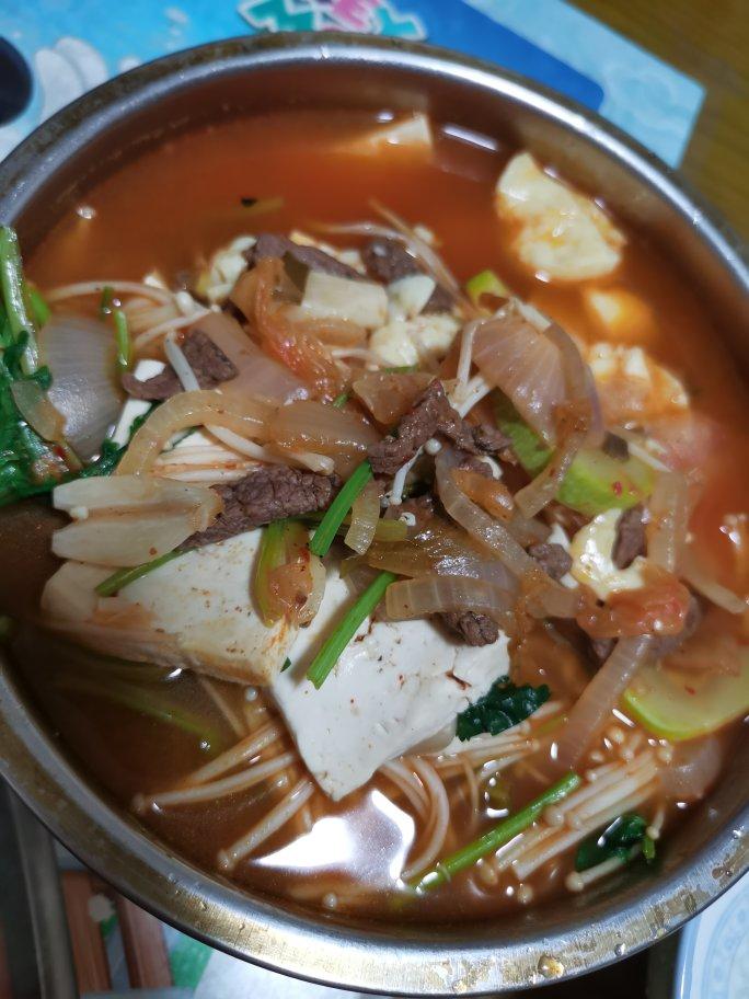 韩式泡菜豆腐锅/辣白菜豆腐汤