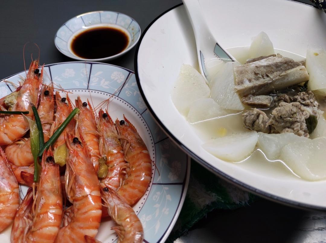 筒骨白萝卜汤~小时候妈咪的味道
