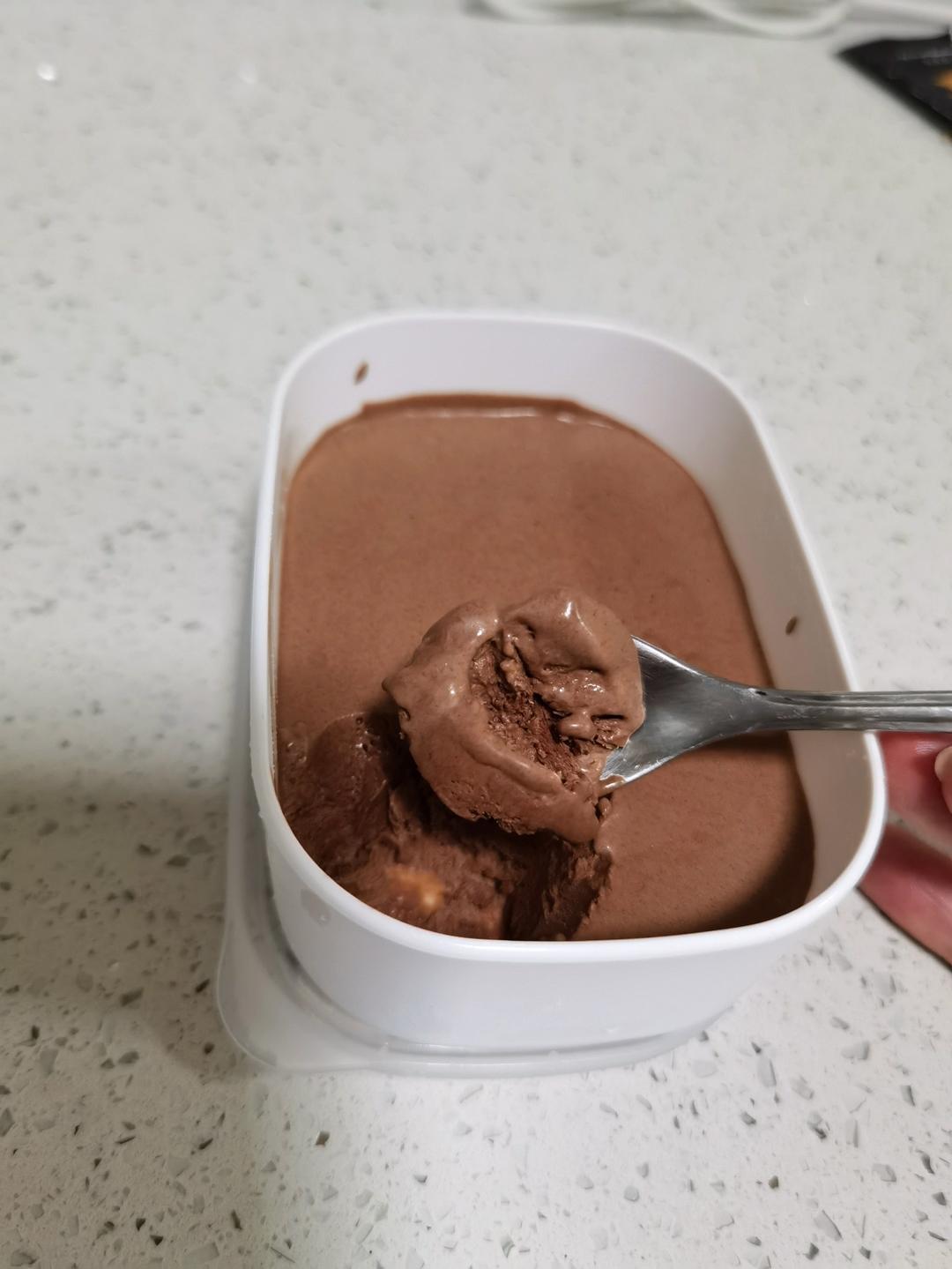 浓郁巧克力冰激凌