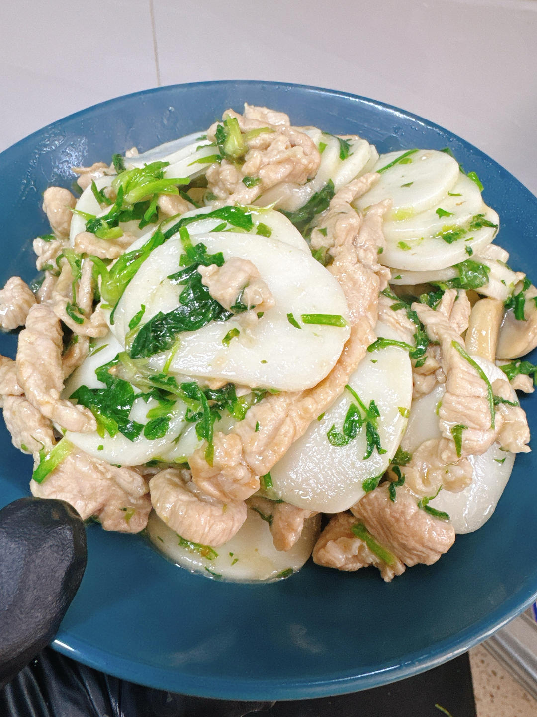 荠菜肉丝炒年糕