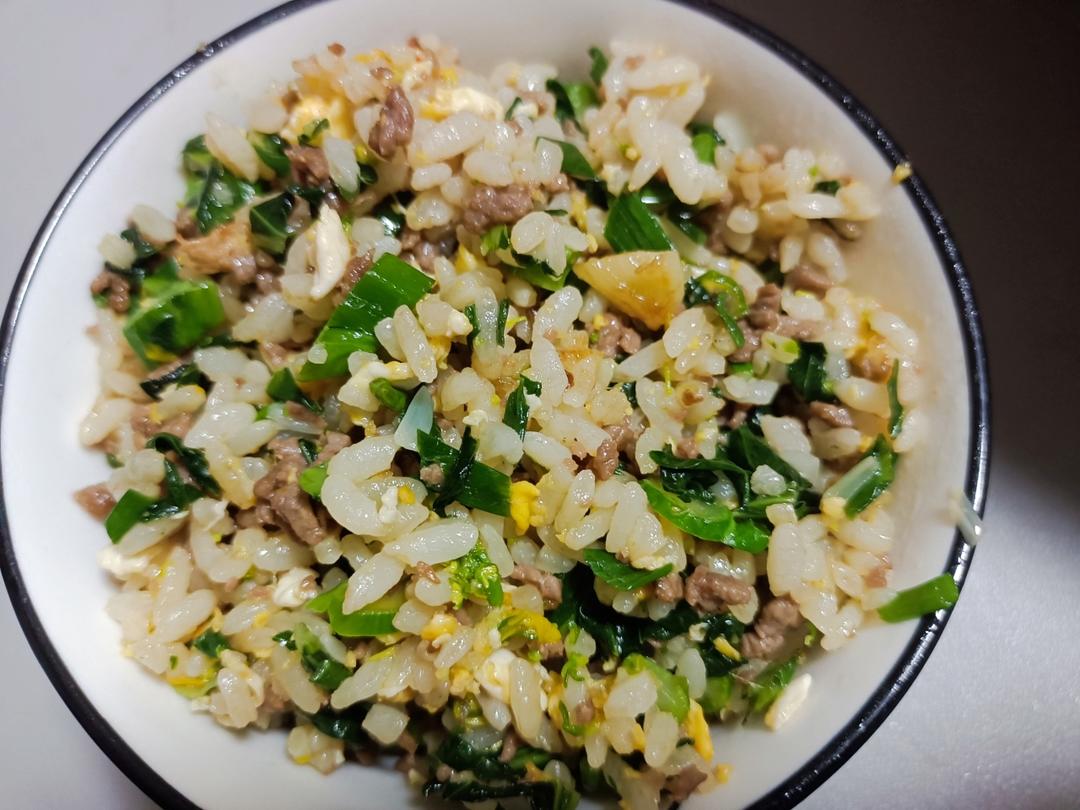 牛肉粒菜心鸡蛋炒饭