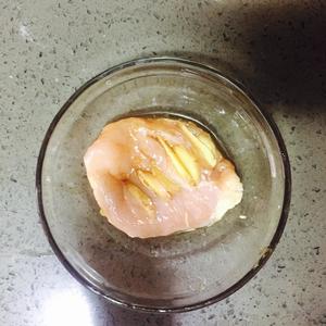 柠檬鸡胸肉（低脂神器）的做法 步骤3