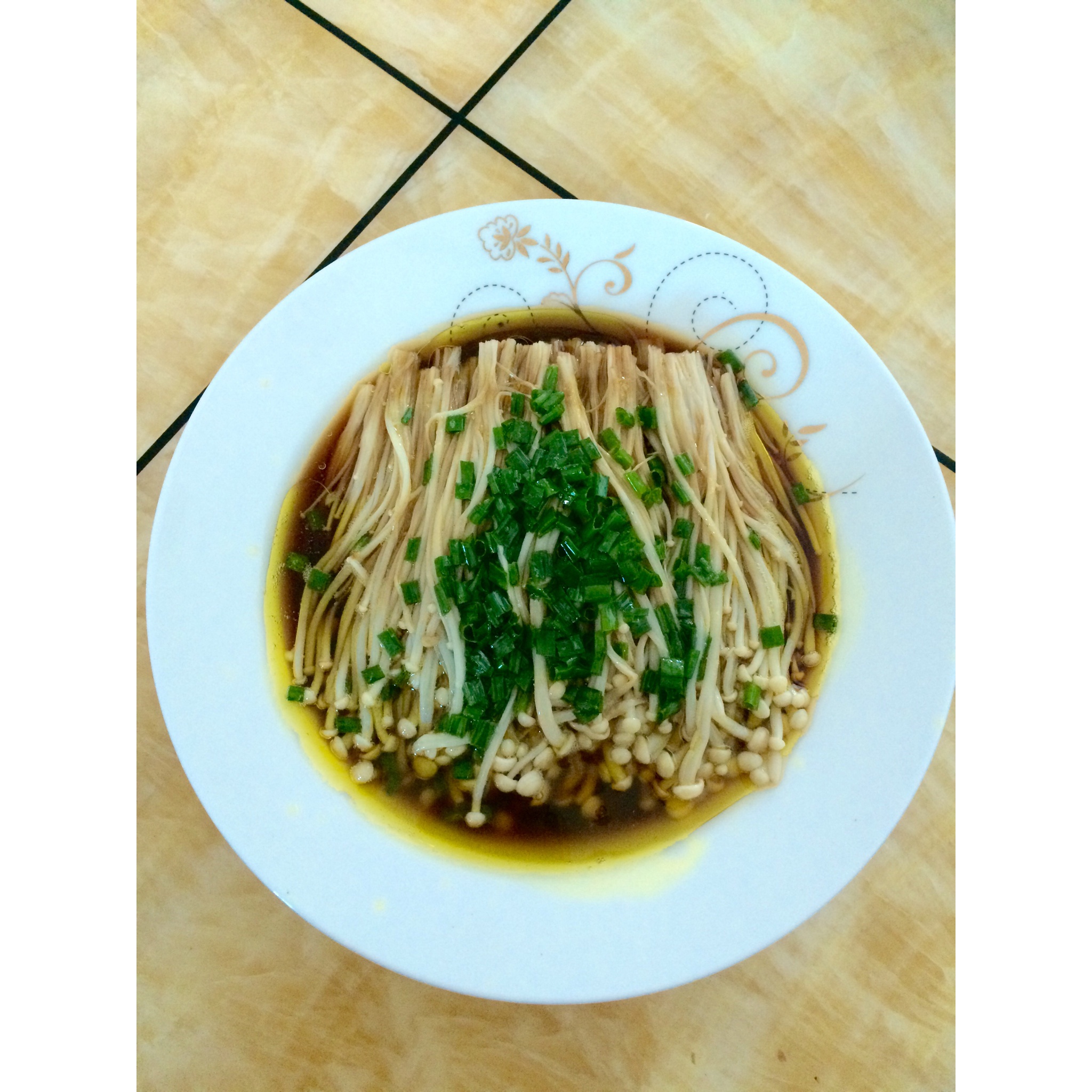 葱油金针菇——10分钟快手菜，你绝对不能错过的美味~