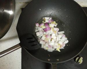 香菇黑木耳焖鸡胸肉 （两碗米饭的标配）的做法 步骤3