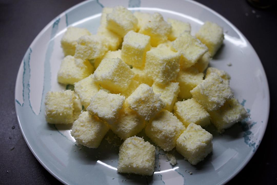 完胜85度C牛奶椰丝小方