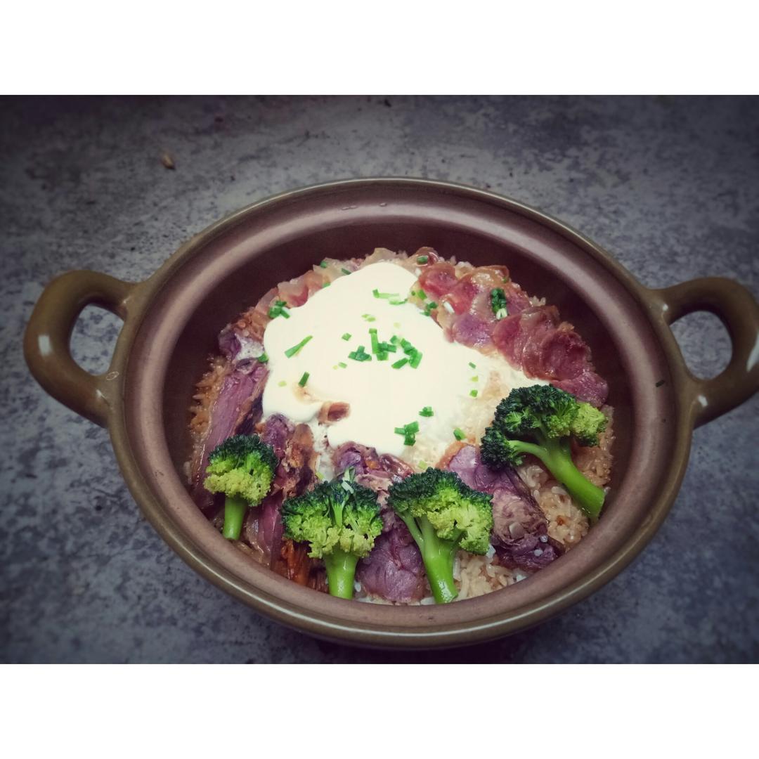 腊鸭腿腊肠煲仔饭