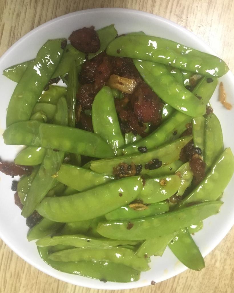 腊肠炒荷兰豆