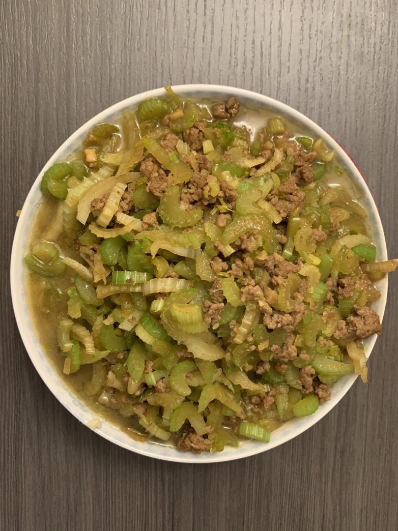 肉末炒香芹