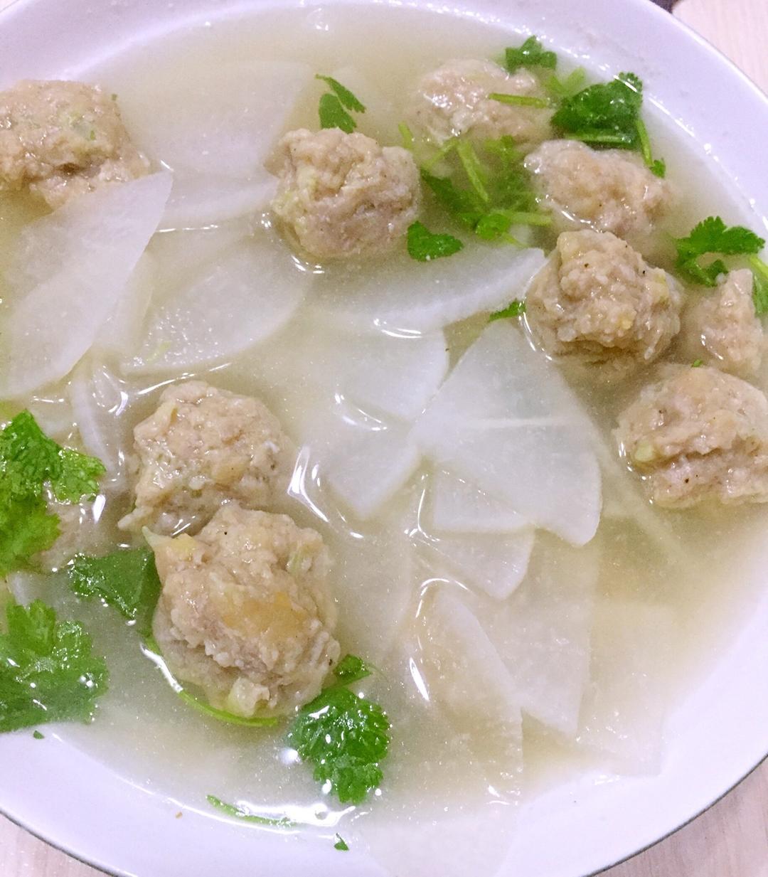 厨娘向上做的萝卜丸子汤