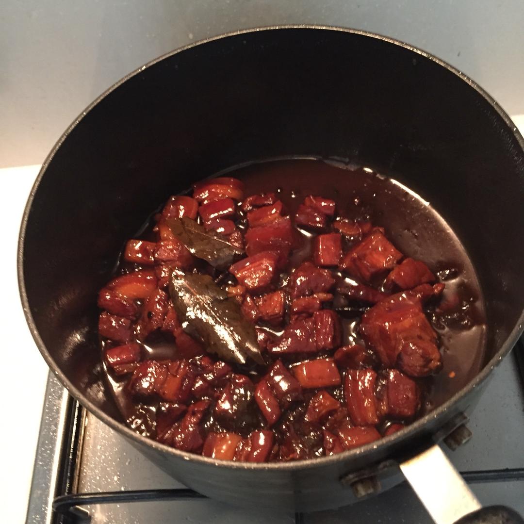 吃着碗里望着锅里的红烧肉
