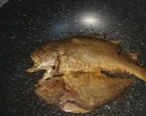 外焦里嫩煎大黄鱼的做法 步骤8