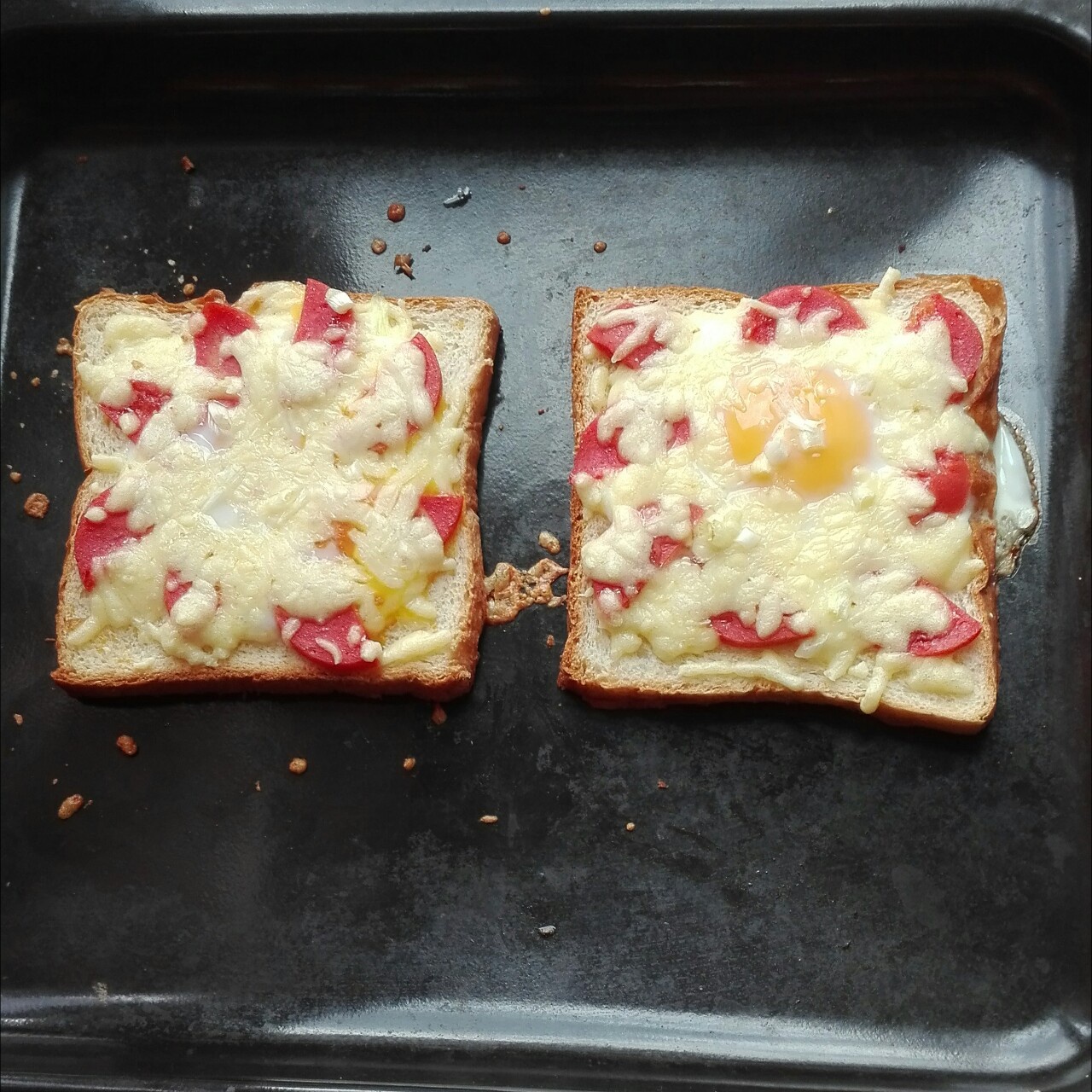 鸡蛋火腿烤吐司