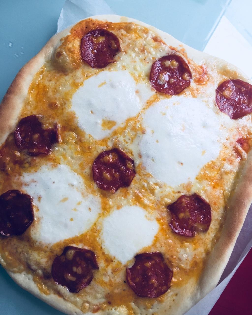 芝士四重奏薄脆比萨