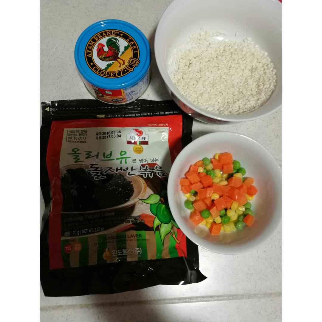 金枪鱼紫菜饭团