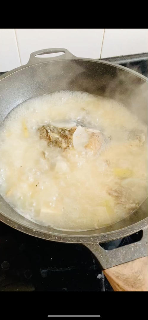 鲫鱼萝卜豆腐汤