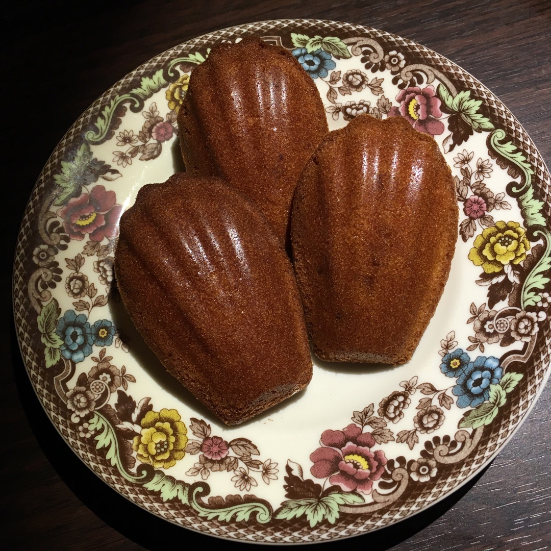 玛德琳（蓝带方）