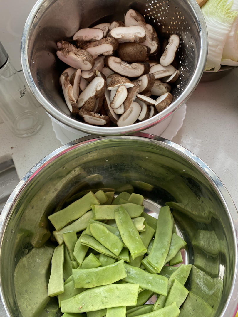 地锅鸡，教你贴饼子好吃的小技巧~
