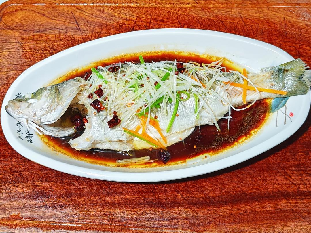 【零失败】饭店级清蒸鲈鱼｜附自制蒸鱼豉油配方，鲜嫩无腥味