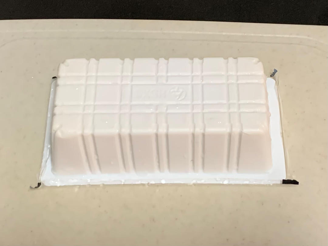 一个方便的取盒装内酯豆腐的方法