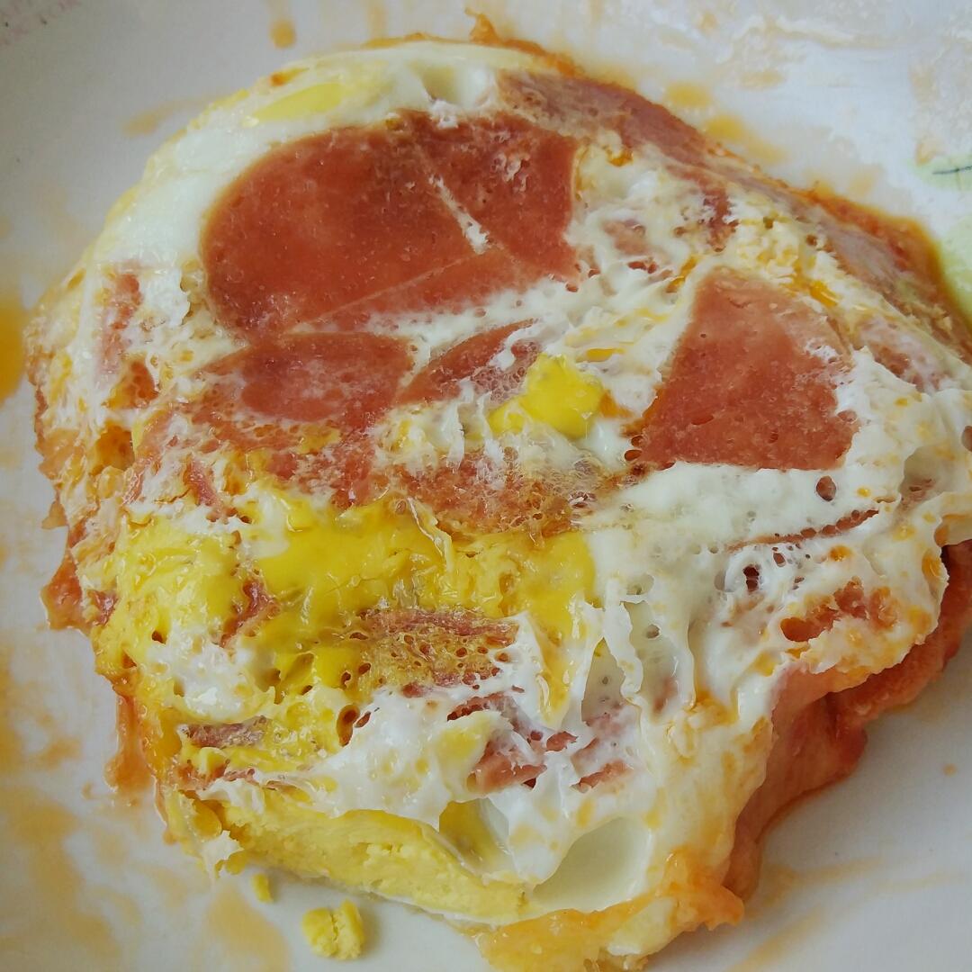 只需摆好材料去微波！惊艳全家的早餐端上桌：香肠奶酪烘蛋